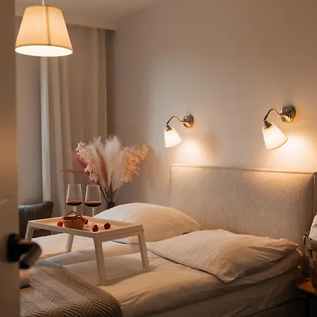 Maya's Flats & 54 - Walowa 40 *