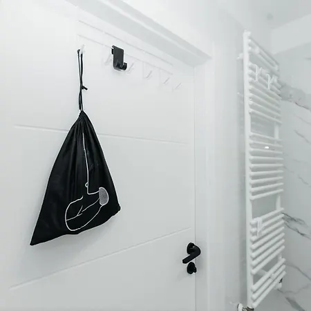 Maya's Flats & 54 - Walowa 40 *