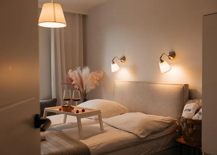 Maya's Flats & 54 - Walowa 40 *